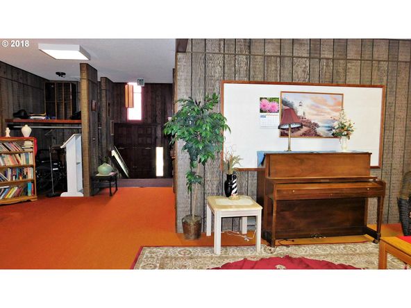 2837 W Harvard Ave, Roseburg, OR 97471